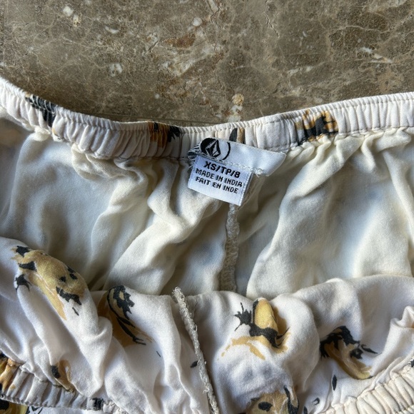 volcom shorts - Picture 2 of 2